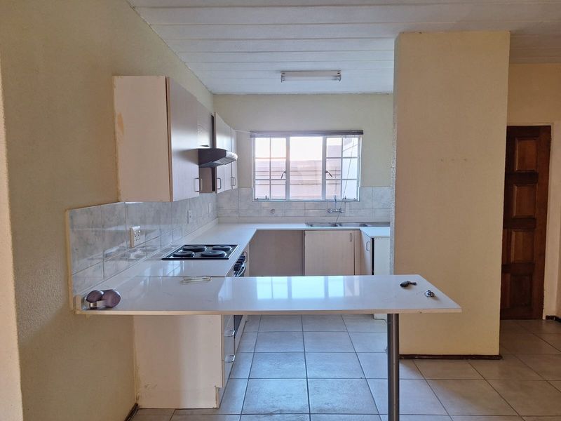 Spacious 2 Bed 1 bath - Photo 2
