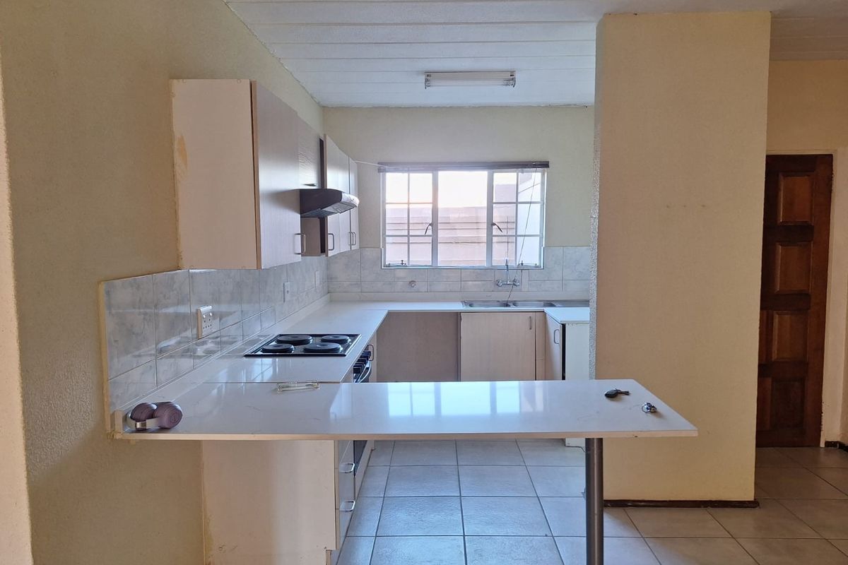Spacious 2 Bed 1 bath - Photo 2