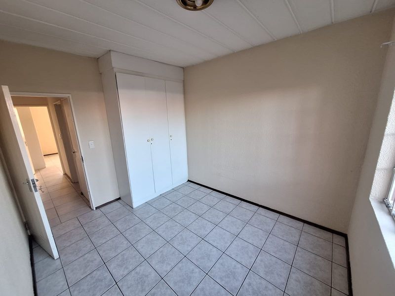 Spacious 2 Bed 1 bath - Photo 6