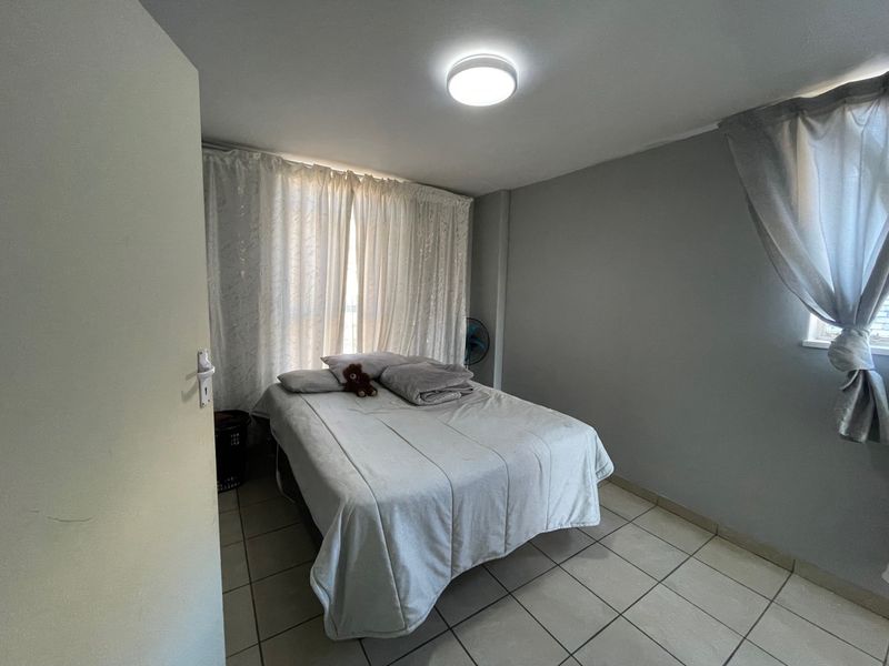 Full One Bedroom Apartment For Sale in Arcadia near UP. - Photo 6
