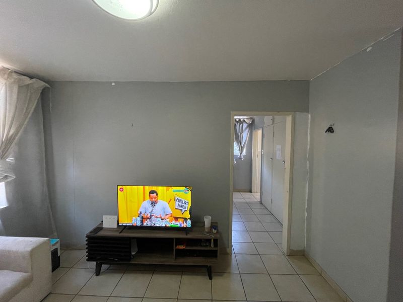 Full One Bedroom Apartment For Sale in Arcadia near UP. - Photo 5