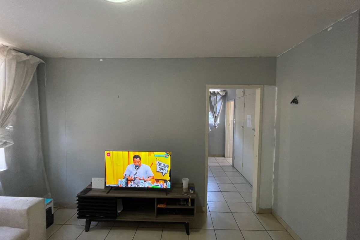 Full One Bedroom Apartment For Sale in Arcadia near UP. - Photo 5