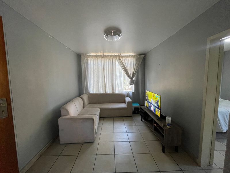 Full One Bedroom Apartment For Sale in Arcadia near UP. - Photo 4