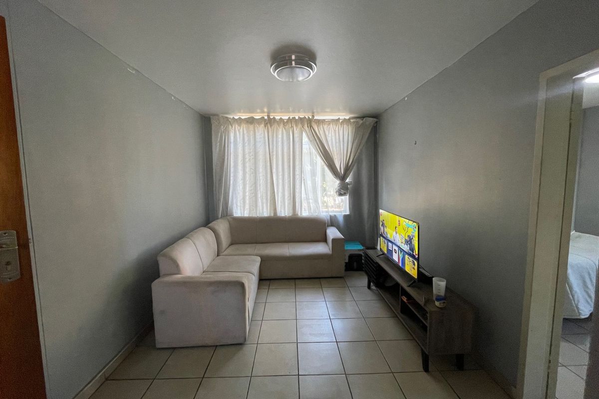 Full One Bedroom Apartment For Sale in Arcadia near UP. - Photo 4
