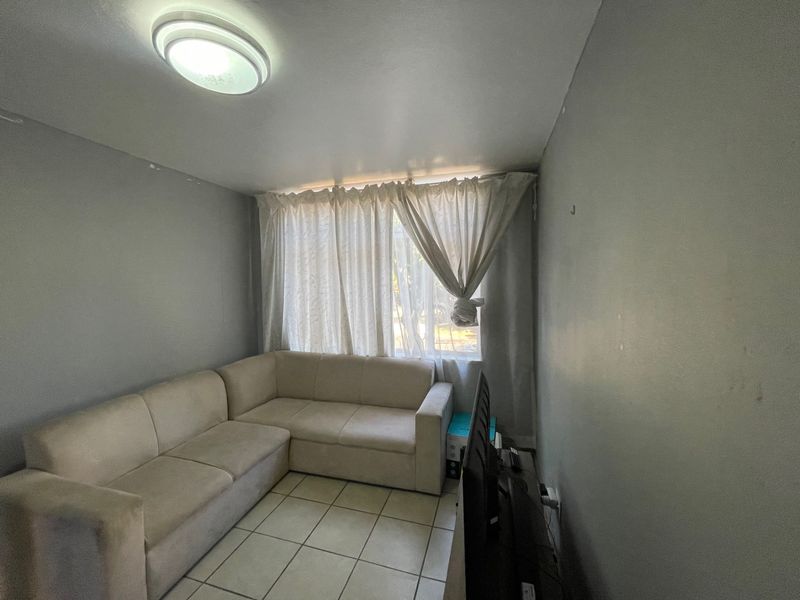 Full One Bedroom Apartment For Sale in Arcadia near UP. - Photo 3