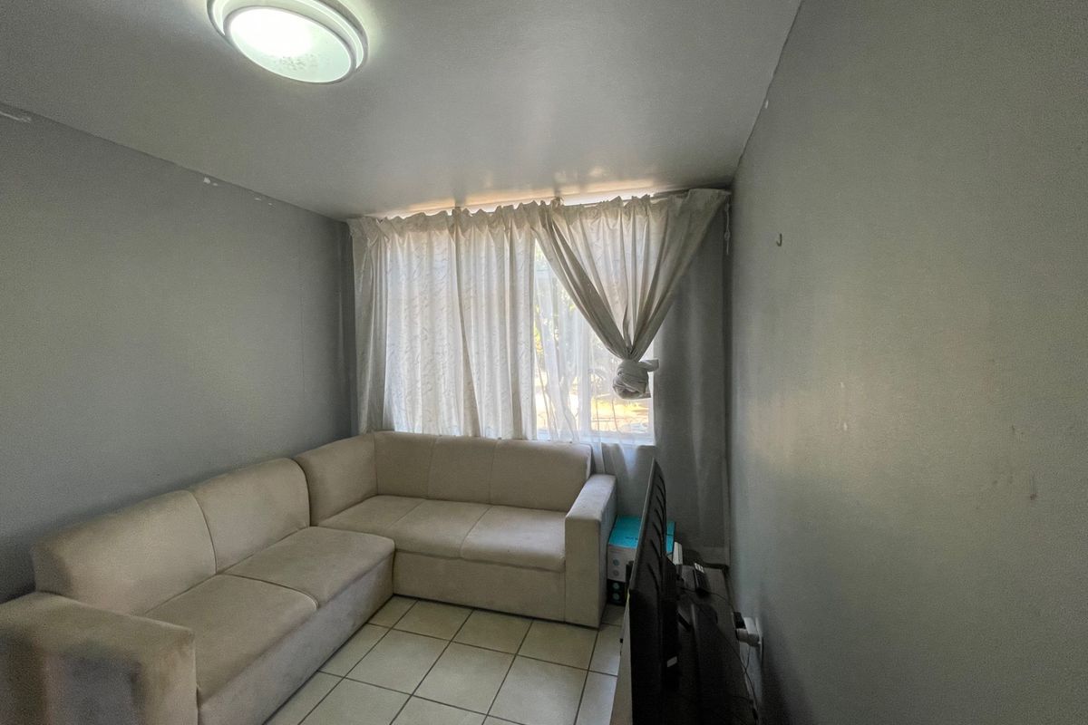 Full One Bedroom Apartment For Sale in Arcadia near UP. - Photo 3