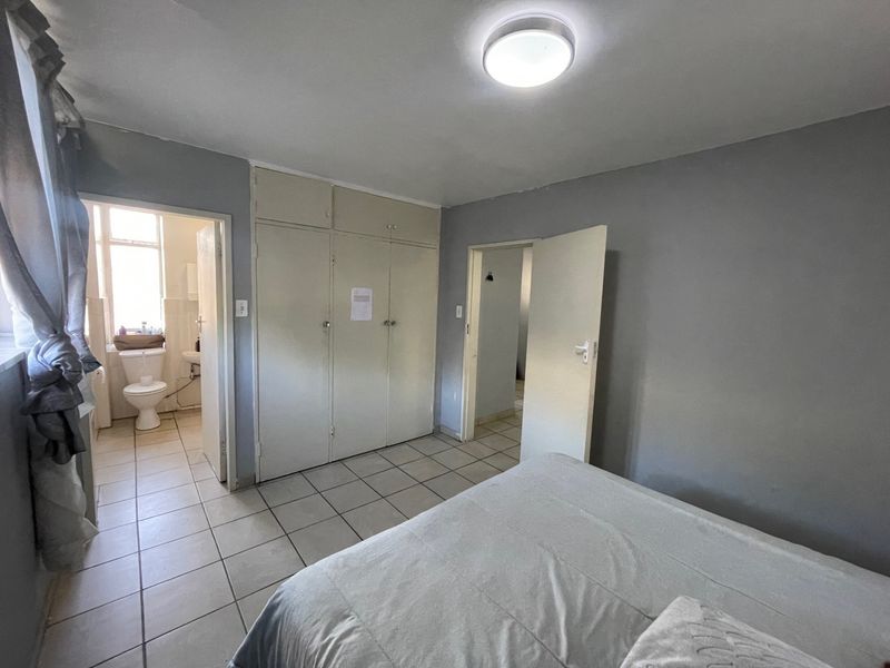Full One Bedroom Apartment For Sale in Arcadia near UP. - Photo 8