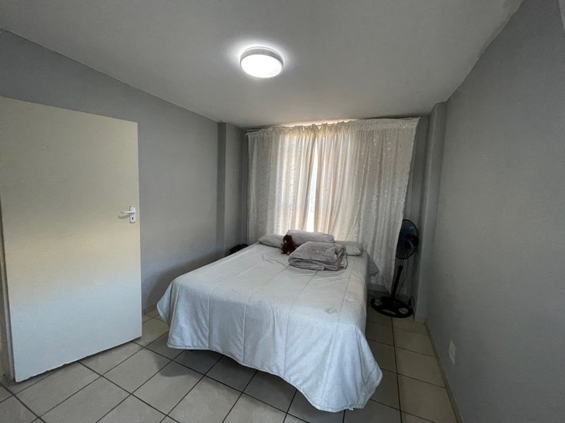 Full One Bedroom Apartment For Sale in Arcadia near UP. - Photo 7