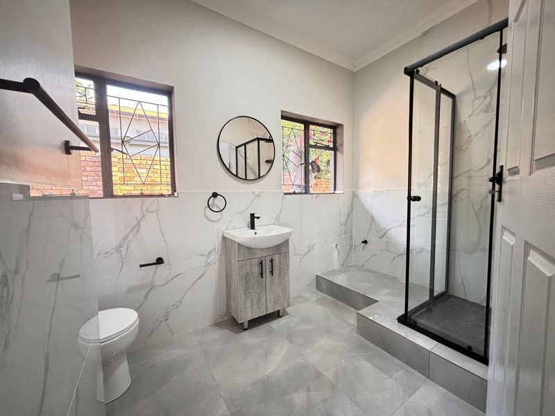 House For Sale in Annlin, Pretoria With A Flatlet Plus, Cottage This Stunning Home Is For  Large Fam - Photo 9