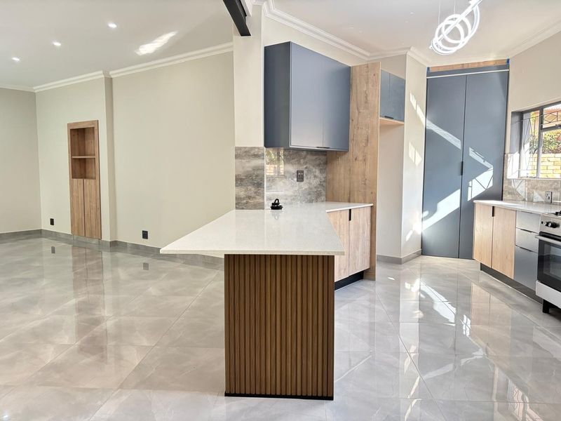 House For Sale in Annlin, Pretoria With A Flatlet Plus, Cottage This Stunning Home Is For  Large Fam - Photo 3