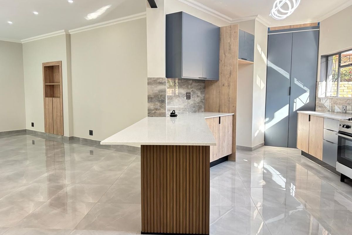 House For Sale in Annlin, Pretoria With A Flatlet Plus, Cottage This Stunning Home Is For  Large Fam - Photo 3
