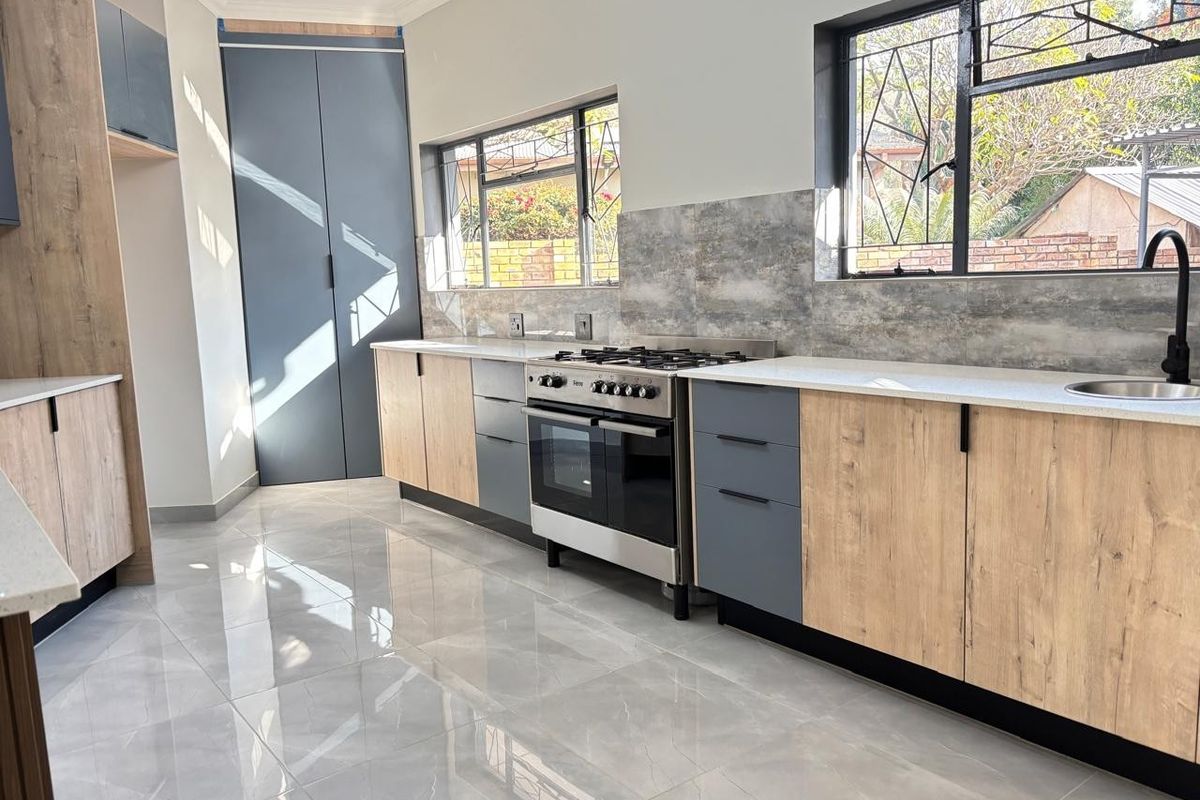 House For Sale in Annlin, Pretoria With A Flatlet Plus, Cottage This Stunning Home Is For  Large Fam - Photo 2
