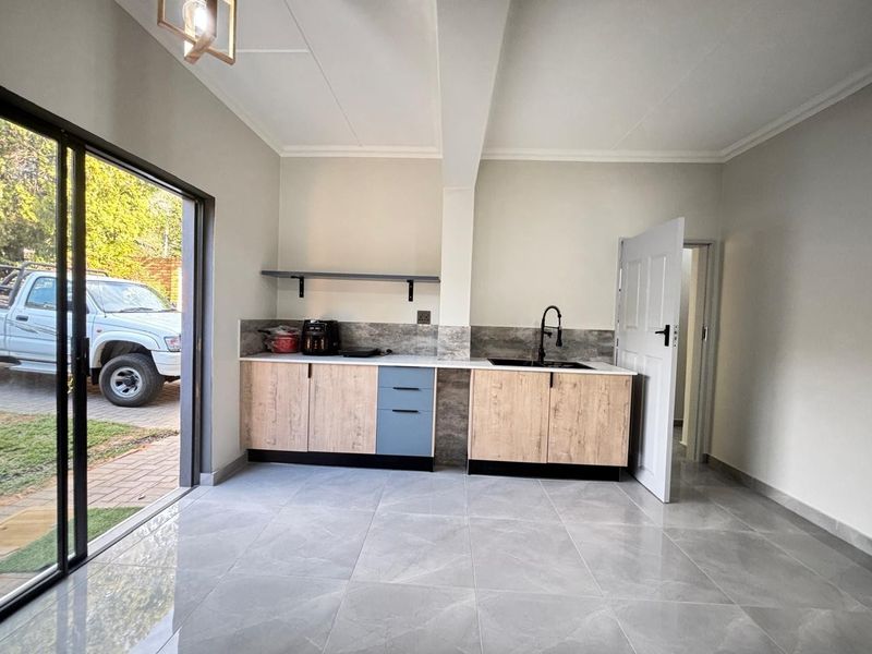 House For Sale in Annlin, Pretoria With A Flatlet Plus, Cottage This Stunning Home Is For  Large Fam - Photo 7