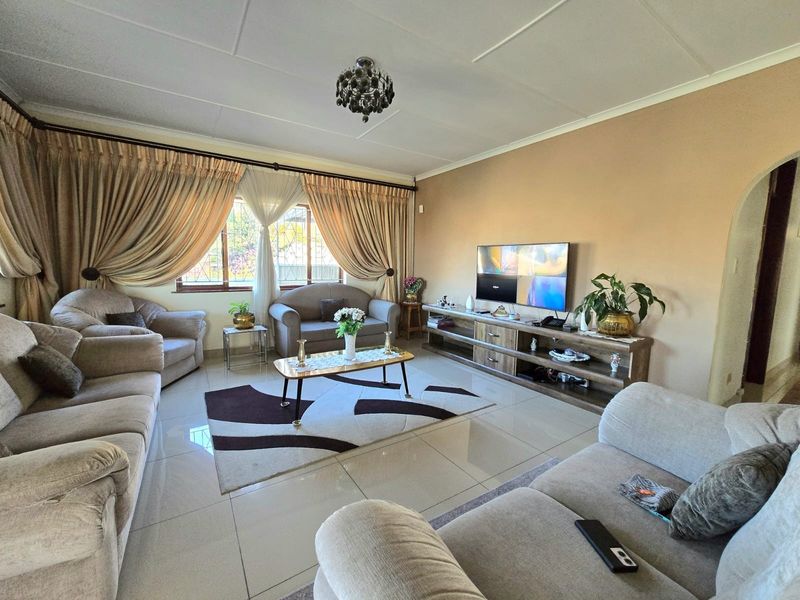 House For Sale in Clare Hills, Durban, KwaZulu Natal - Photo 8