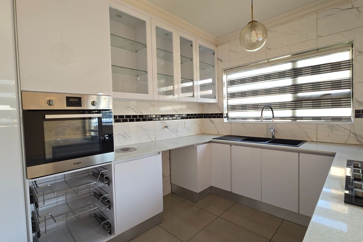 Exceptional Space, Endless Potential and Fantastic Entertainment Living - Photo 2