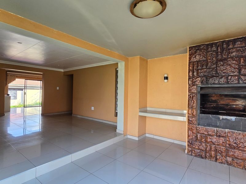 Exceptional Space, Endless Potential and Fantastic Entertainment Living - Photo 9