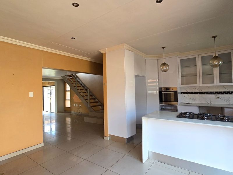 Exceptional Space, Endless Potential and Fantastic Entertainment Living - Photo 4