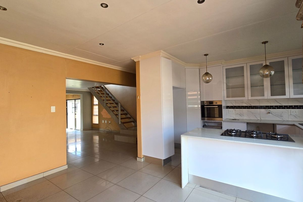 Exceptional Space, Endless Potential and Fantastic Entertainment Living - Photo 4
