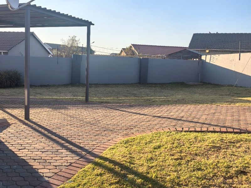 House For Sale in Middelburg Nazaret Sam Rose Valley - Photo 2