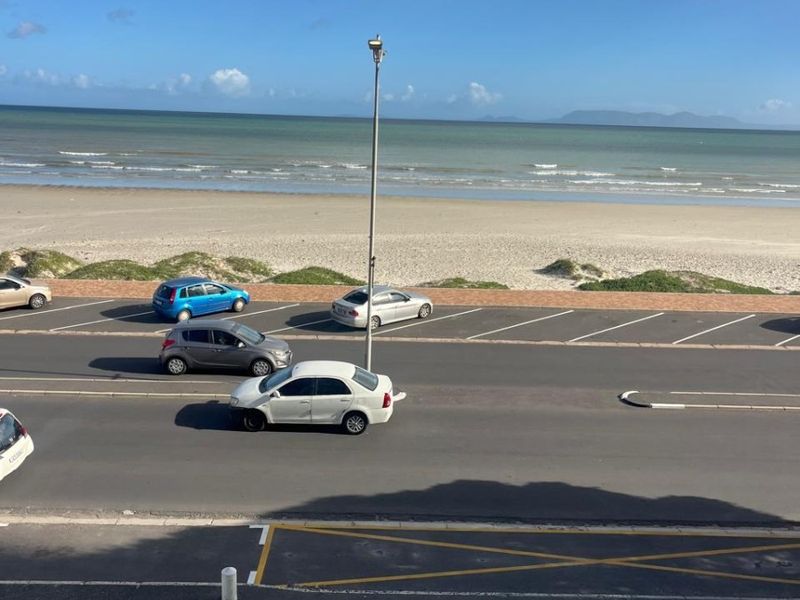 Beachfront Rental in Strand - Short term - Photo 3