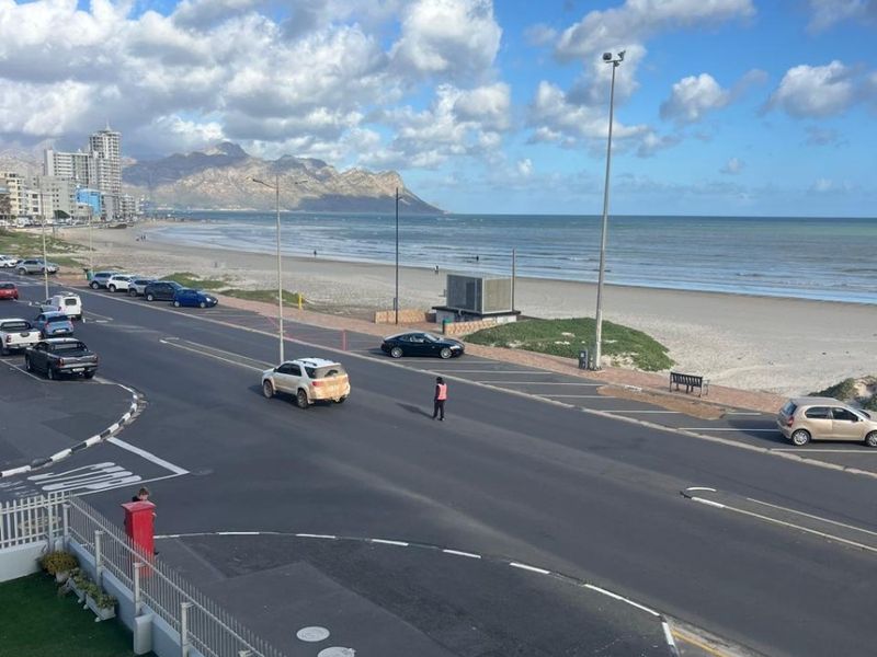 Beachfront Rental in Strand - Short term - Photo 2