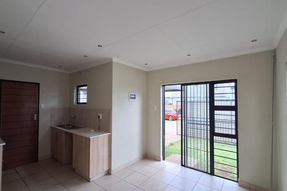 House For Sale in Leopard's Rest security Estate - Photo 3