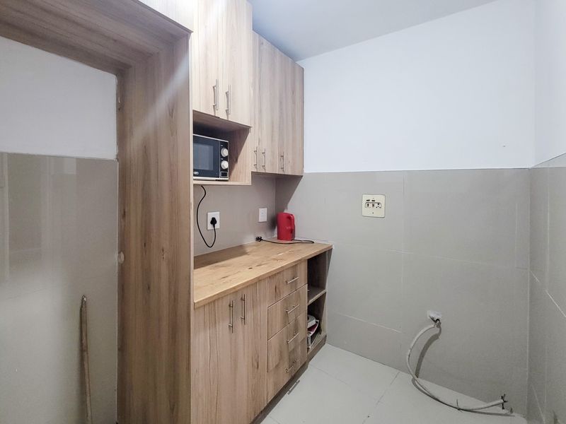 Spacious 1 Bedroom unit converted into 2 Bedroom layout in John Ross House - Photo 7