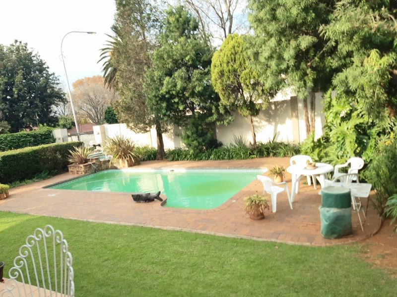 House For Sale in Johannesburg - Photo 1