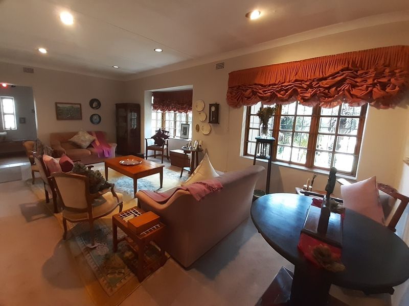 House For Sale in Johannesburg - Photo 6