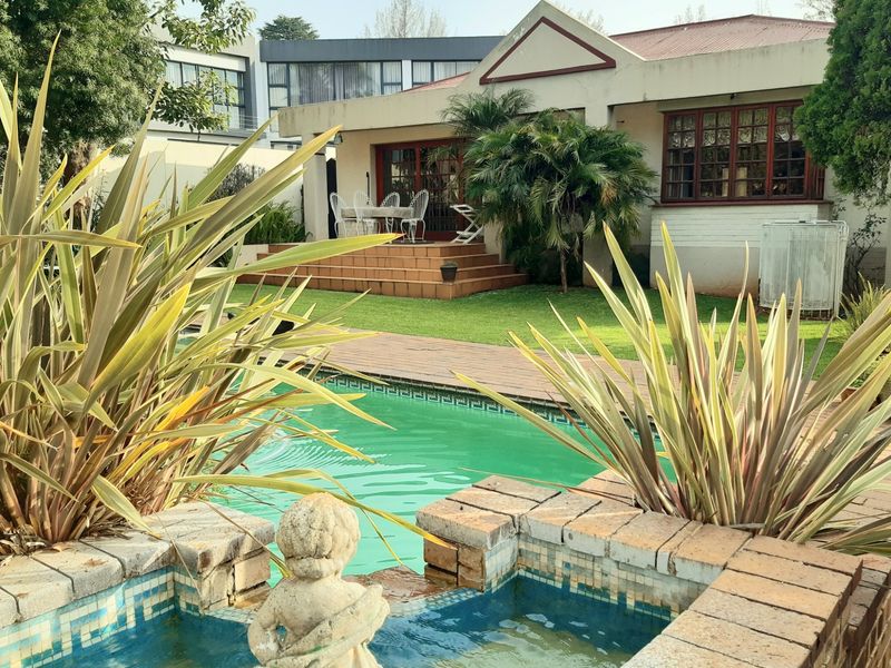 House For Sale in Johannesburg - Photo 4