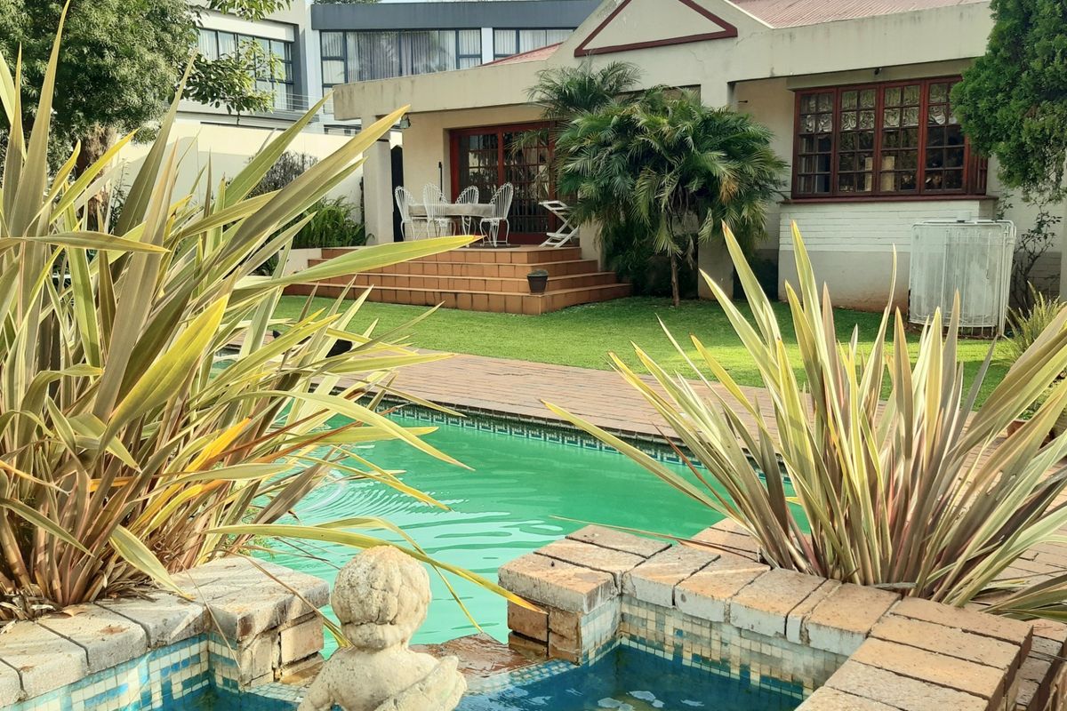 House For Sale in Johannesburg - Photo 4