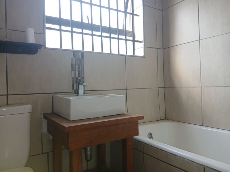 2 Bedroom 1 Full bathroom Apartment in Margate - Photo 8