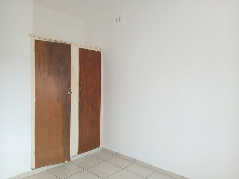 2 Bedroom 1 Full bathroom Apartment in Margate - Photo 7