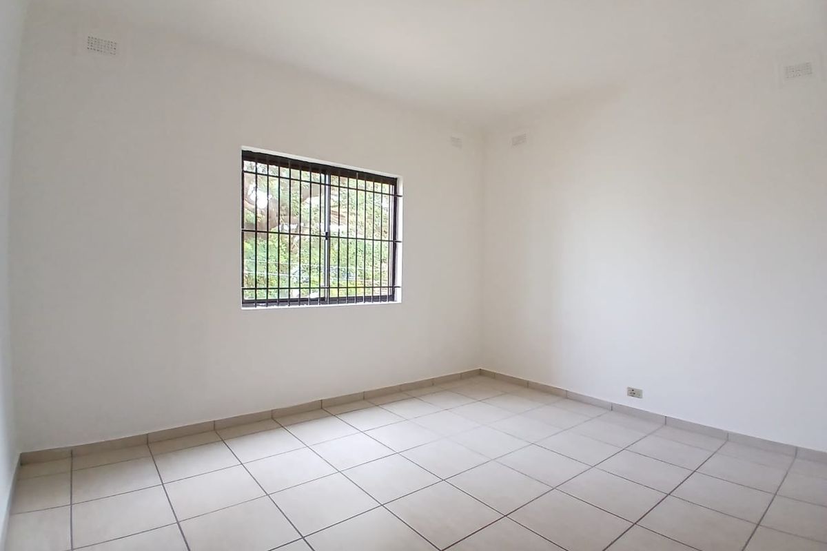 2 Bedroom 1 Full bathroom Apartment in Margate - Photo 5