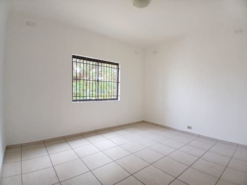 2 Bedroom 1 Full bathroom Apartment in Margate - Photo 5