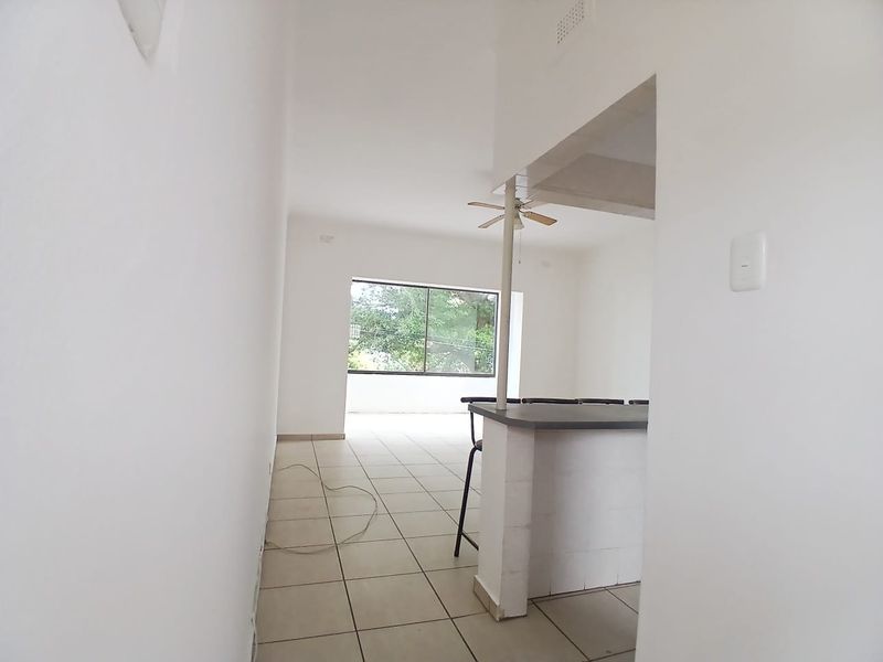 2 Bedroom 1 Full bathroom Apartment in Margate - Photo 2
