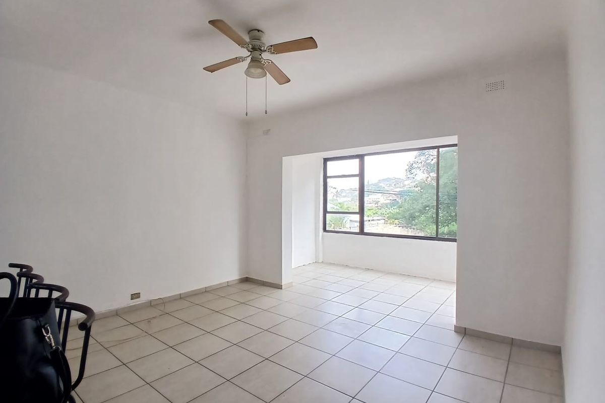 2 Bedroom 1 Full bathroom Apartment in Margate - Photo 3
