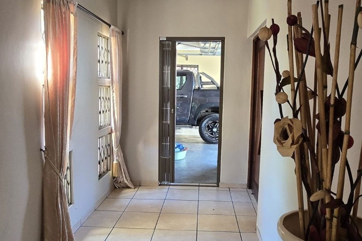 Bespoke Home For Sale in Amberfield Ridge, Amberfield, Centurion - Photo 3