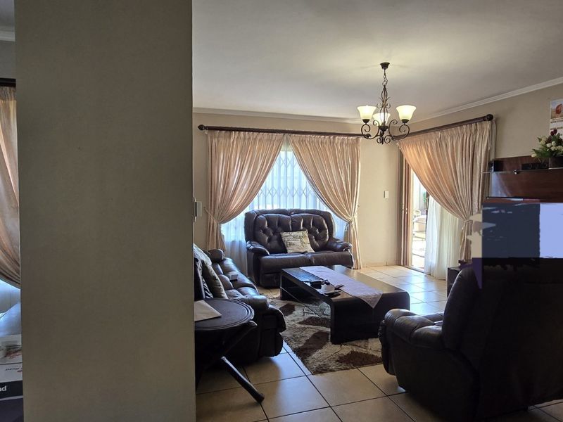 Bespoke Home For Sale in Amberfield Ridge, Amberfield, Centurion - Photo 6