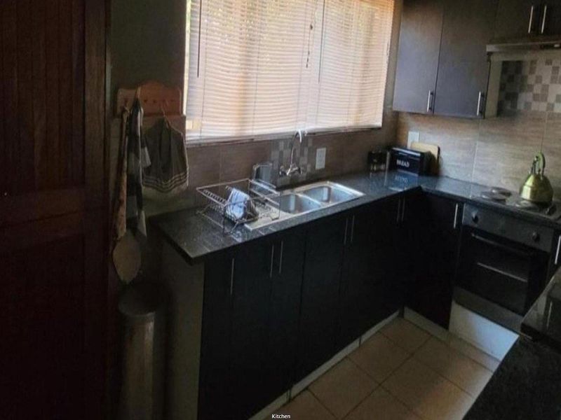 House For Sale in Birch Acres, Kempton Park - Photo 4