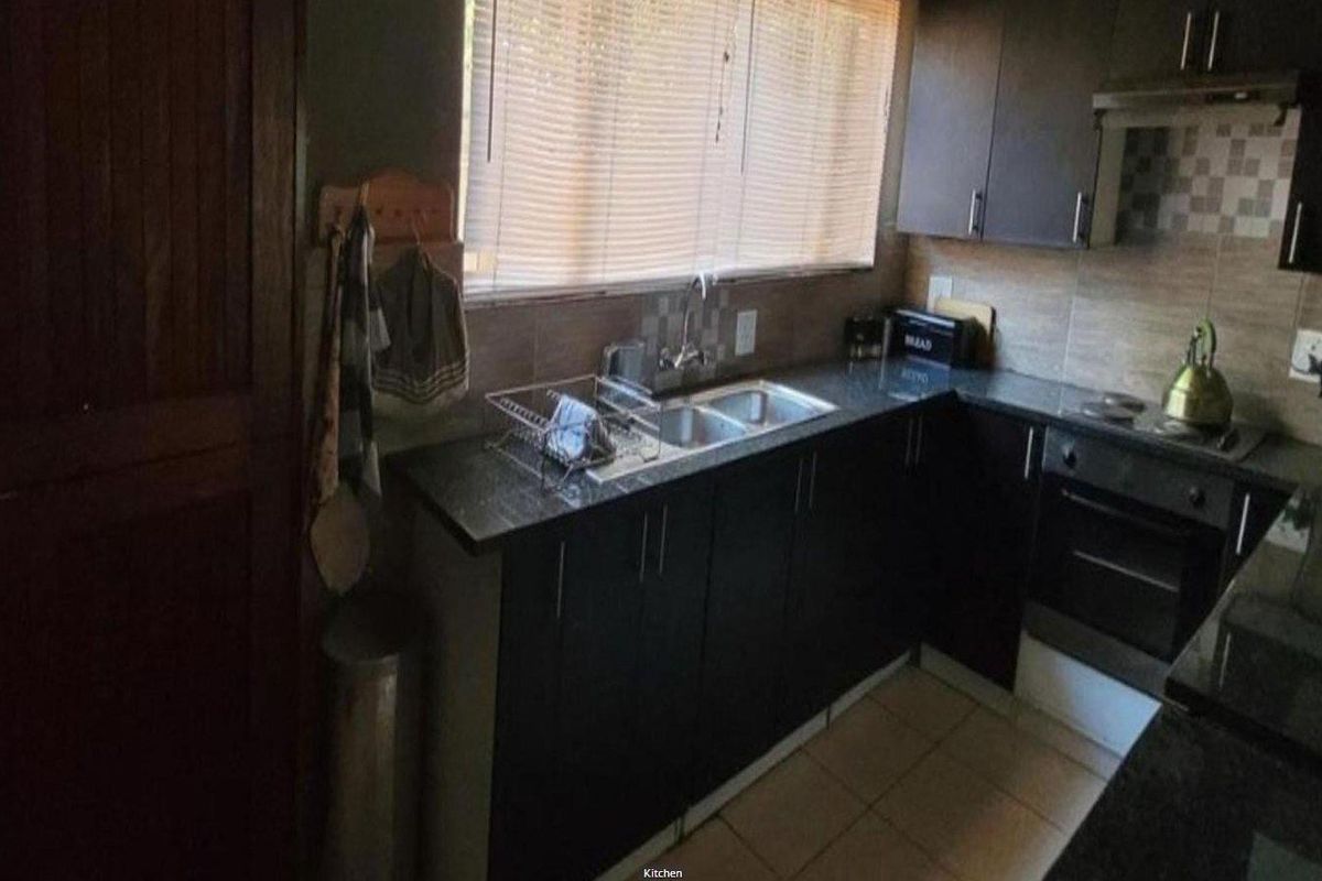 House For Sale in Birch Acres, Kempton Park - Photo 4