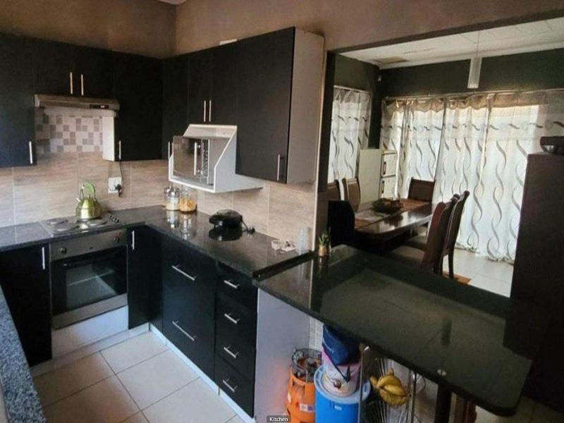 House For Sale in Birch Acres, Kempton Park - Photo 3