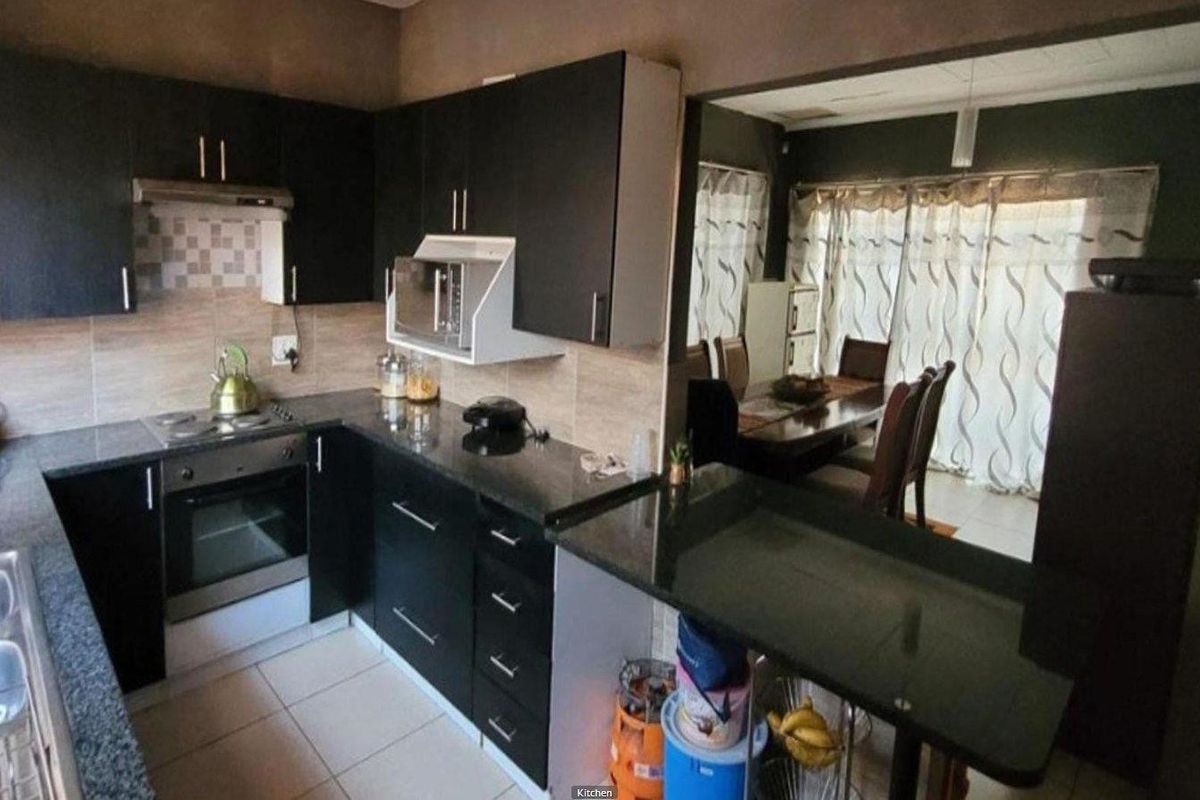 House For Sale in Birch Acres, Kempton Park - Photo 3