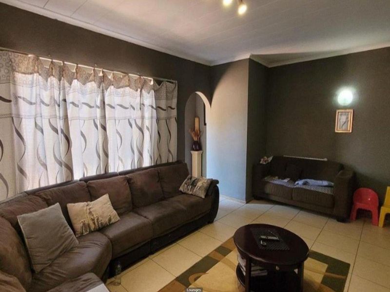 House For Sale in Birch Acres, Kempton Park - Photo 5