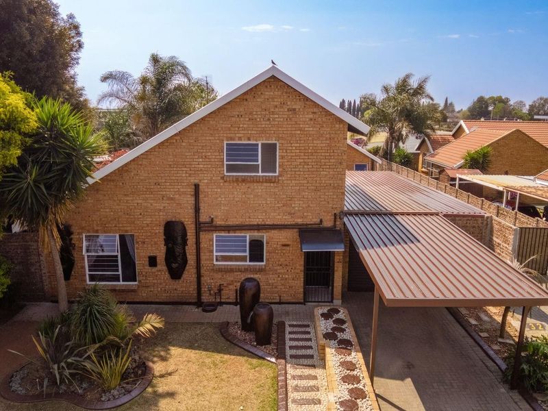 House For Sale in Bonaero Park, Kempton Park - Photo 2