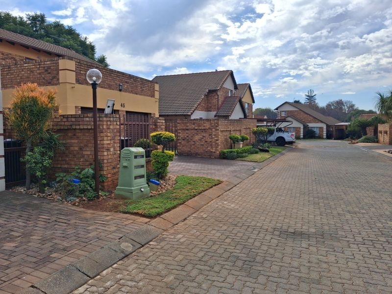 Cluster House For Sale in Glen Marais, Kempton Park - Photo 1