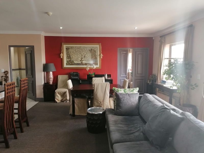 Luxury Furnished Apartment with Stunning Views in Prestigious Century City - Photo 2