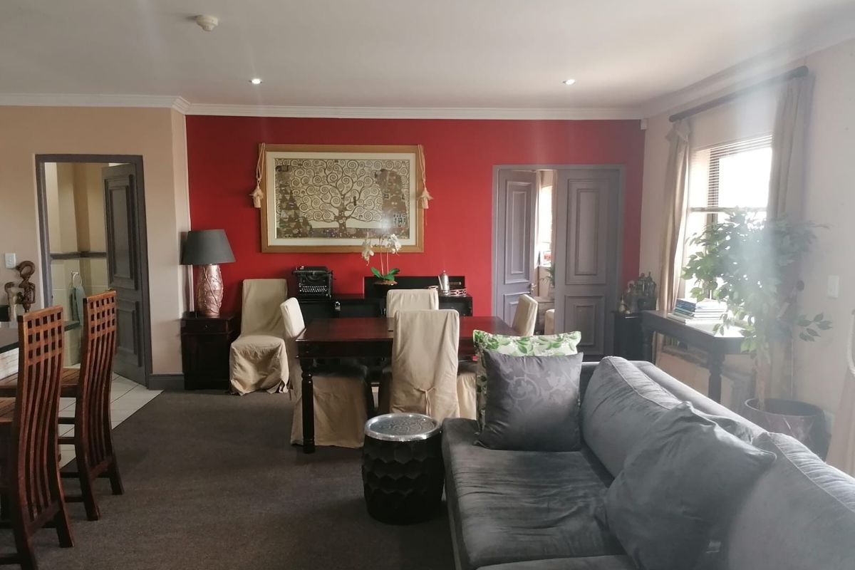 Luxury Furnished Apartment with Stunning Views in Prestigious Century City - Photo 2
