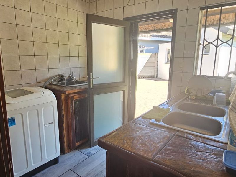 Stunning House in Panorama Kroonstad - Photo 5