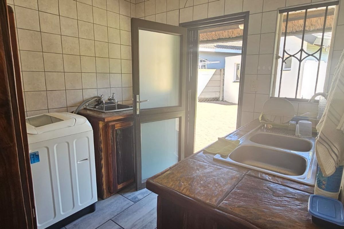 Stunning House in Panorama Kroonstad - Photo 5